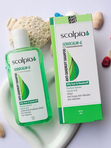 شامپو ضد شوره و مغذی مناسب موی چرب اسکالپیا Scalpia Sebocalm-D Anti-Dandruff Shampo
