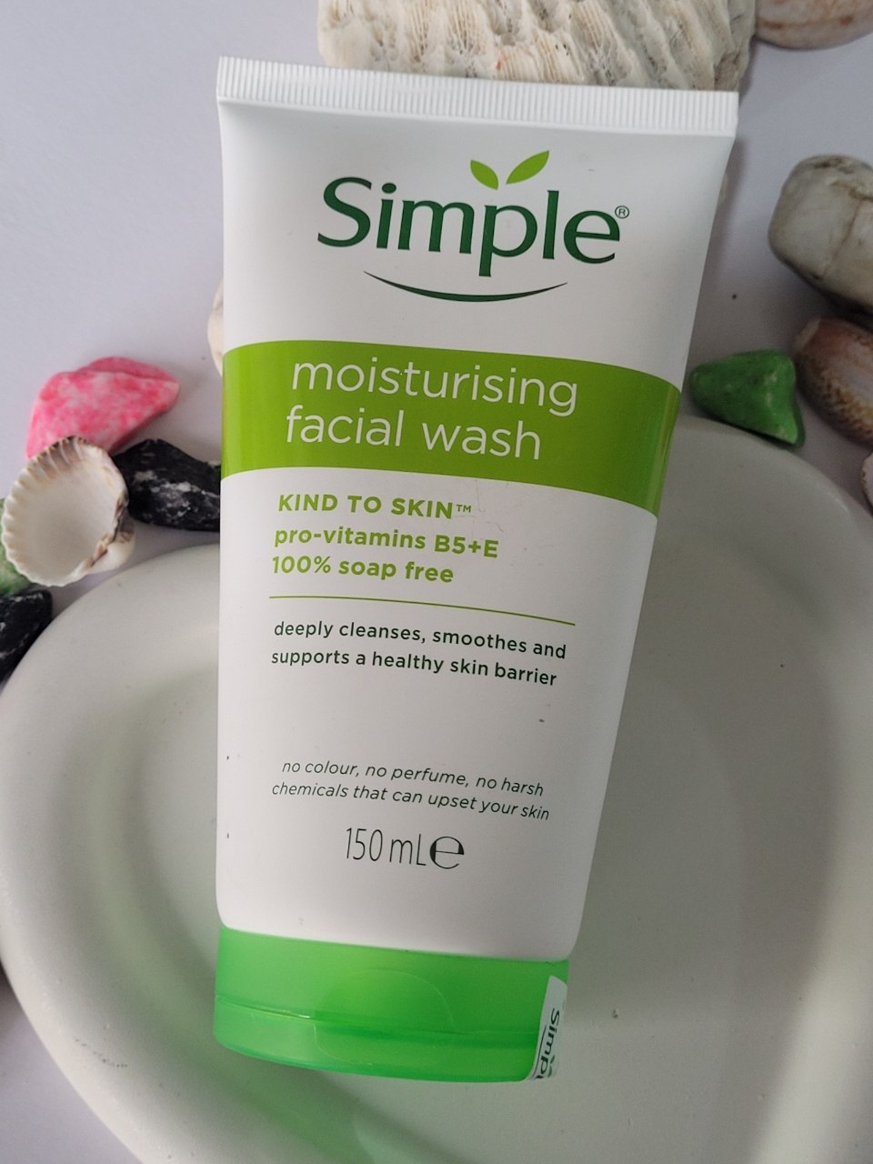 ژل شستشو مویسچرینگ سیمپل moisturising