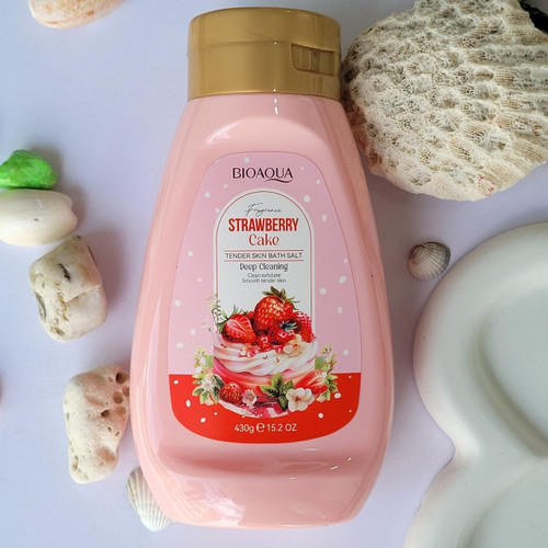 اسکراب و نمک بدن کیک توت فرنگی بیوآکوا Bioaqua